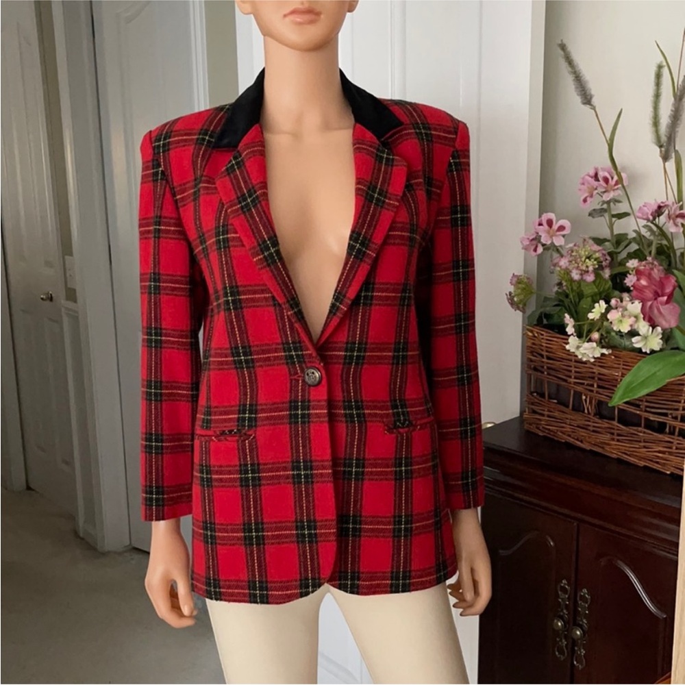 NWOT Sag Harbor red plaid blazer w velvet collar